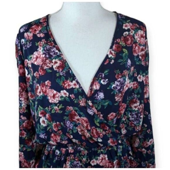 IRIS NAVY & PINK FLORAL ROMPER SZ.L EUC. - Picture 2 of 6